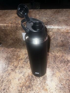 Nike Recharge Chug Bottle
